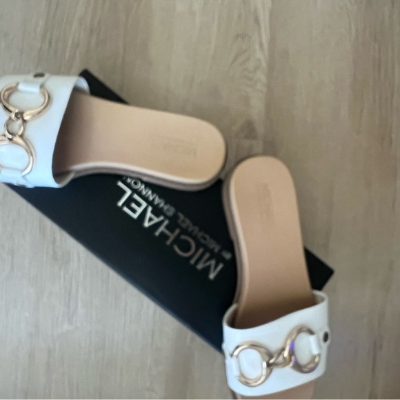 MICHAEL by Michael Shannon Jade Slide
White Sandal Size 7 - Picture 6 of 6